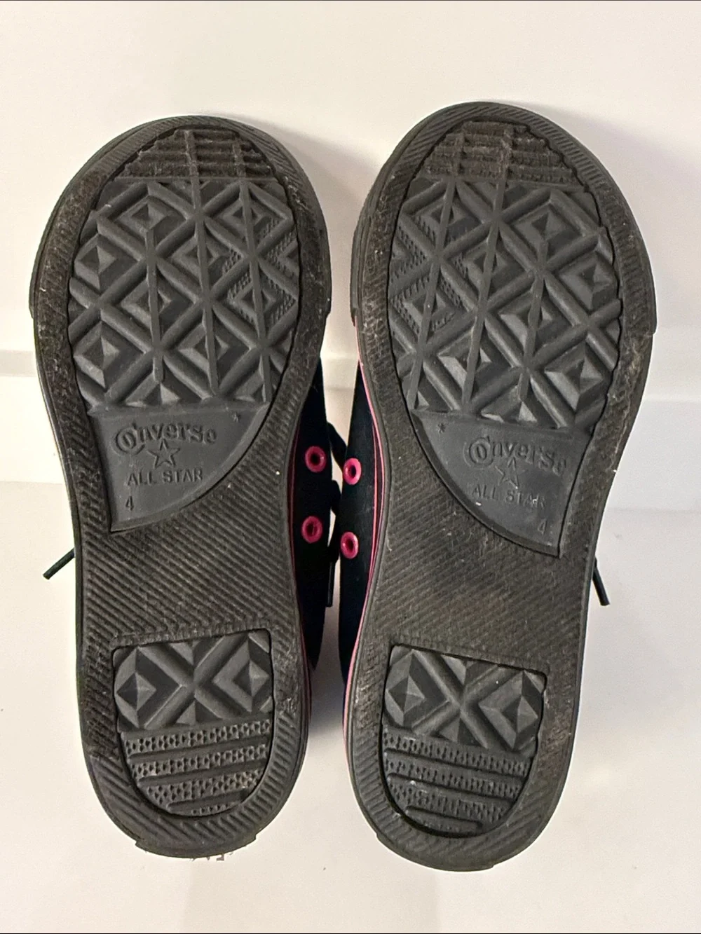 Chuck Taylor Converse All⭐️Star Girls Black High-Tops w/ Pink Trim - Size 4